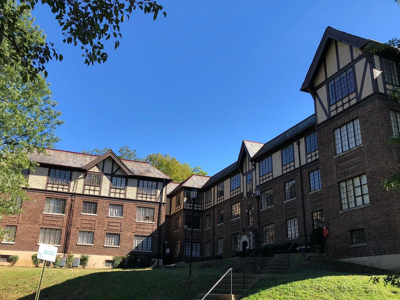 Baringer Manor – photo 2