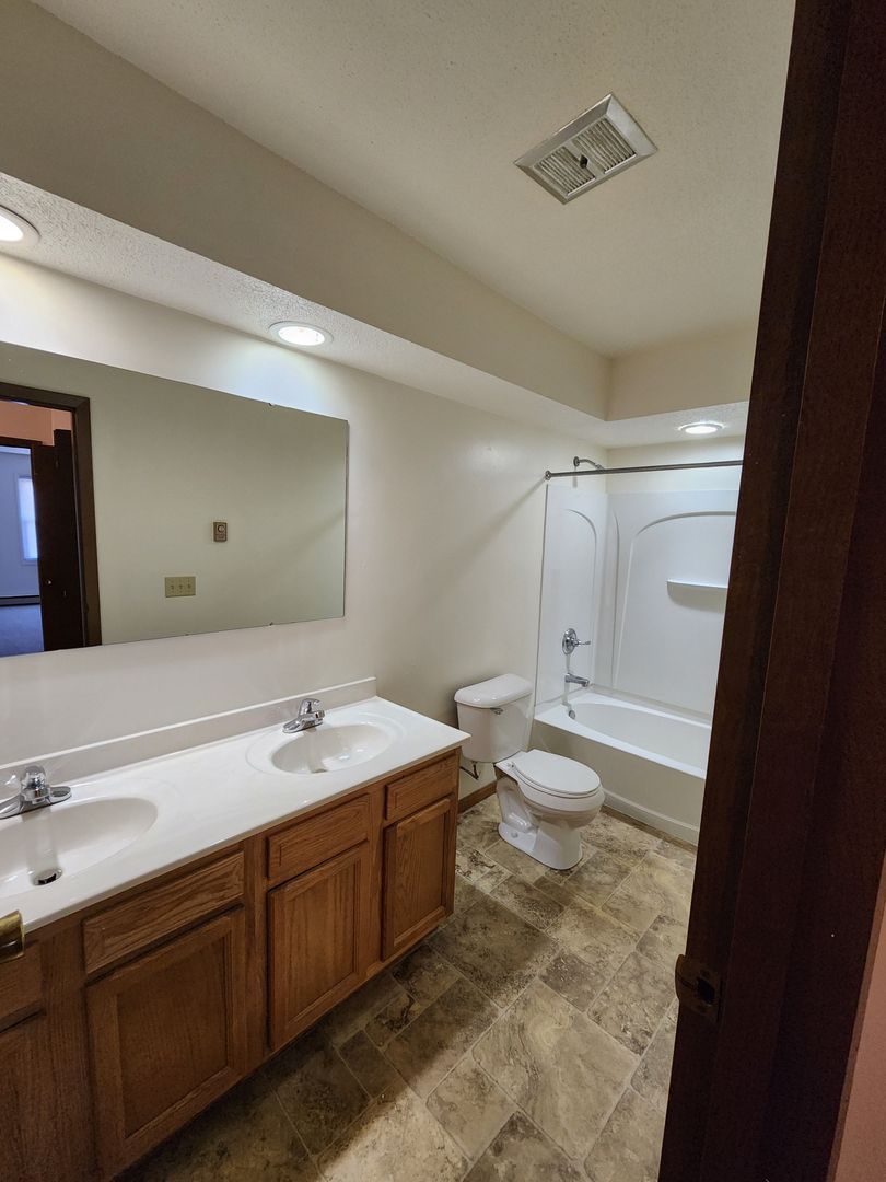 816 W Melrose Ave unit WT0108 – photo 5