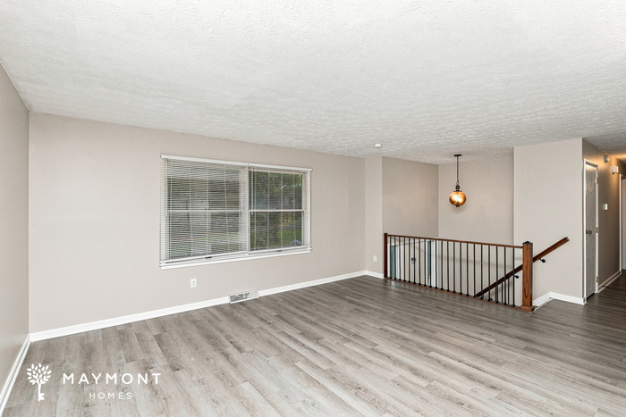 686 Cloverdale Ave – photo 5