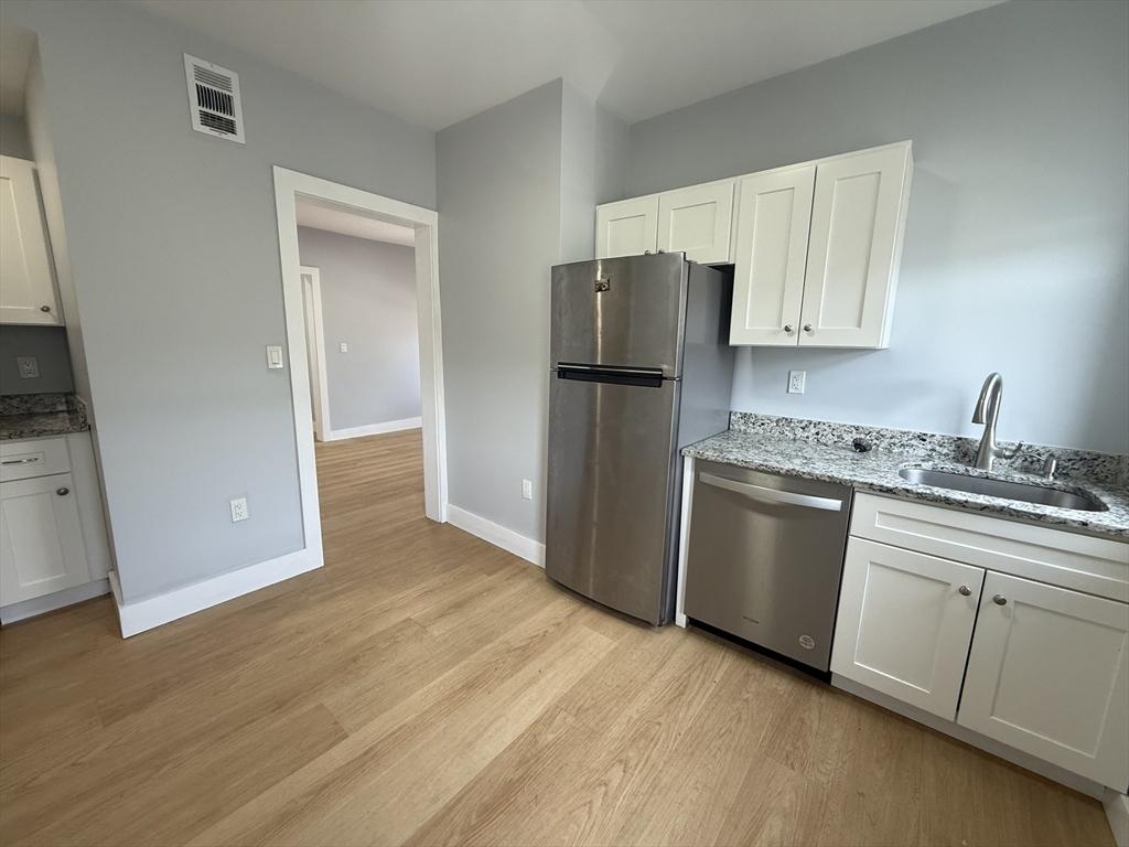 566 Shirley St unit 5 – photo 2