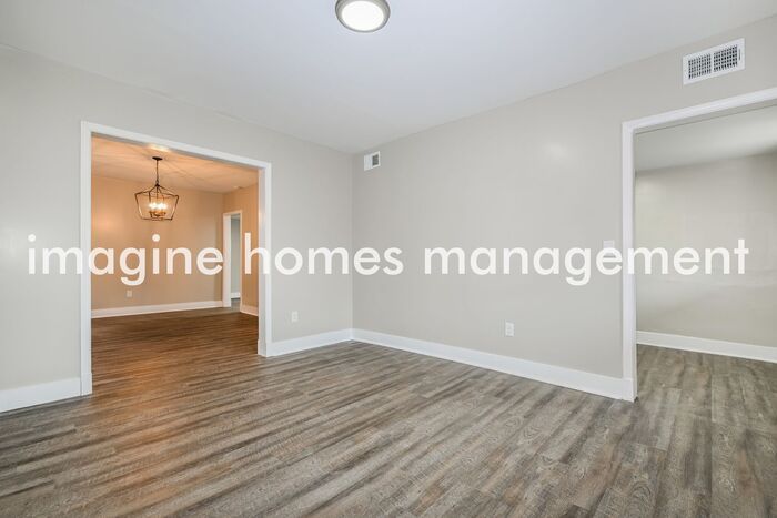 2207 Imperial St unit 2 – photo 4