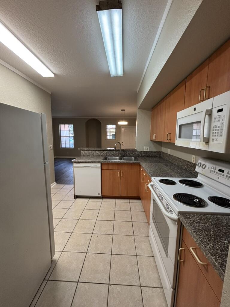 2412 Belmont Ln – photo 4