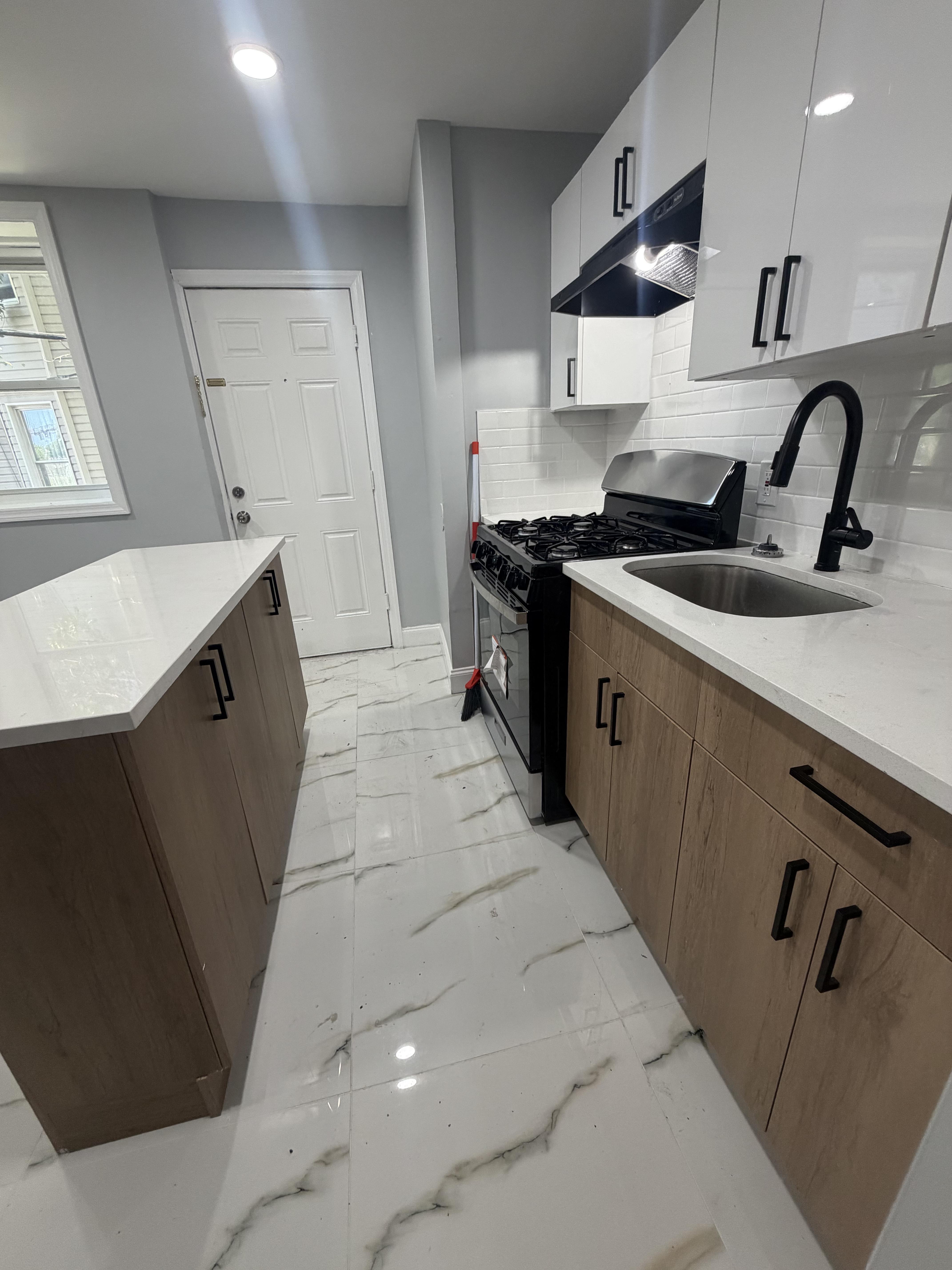 96 Eaton Pl unit 1L – photo 2