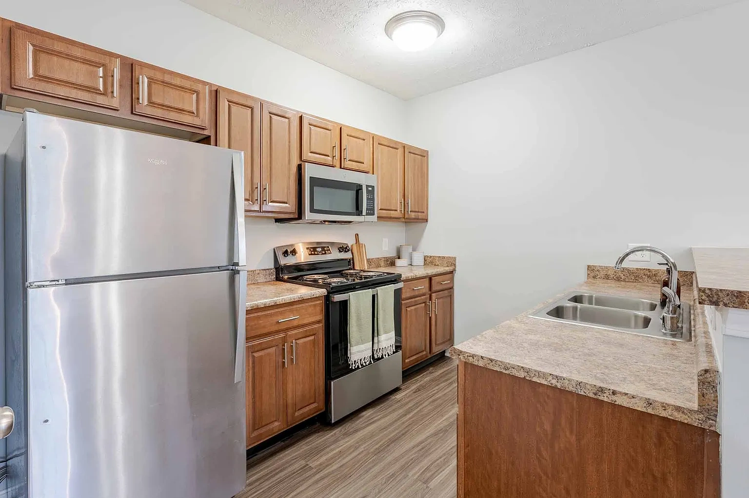 Blankenbaker Crossings Apartment Homes – photo 2