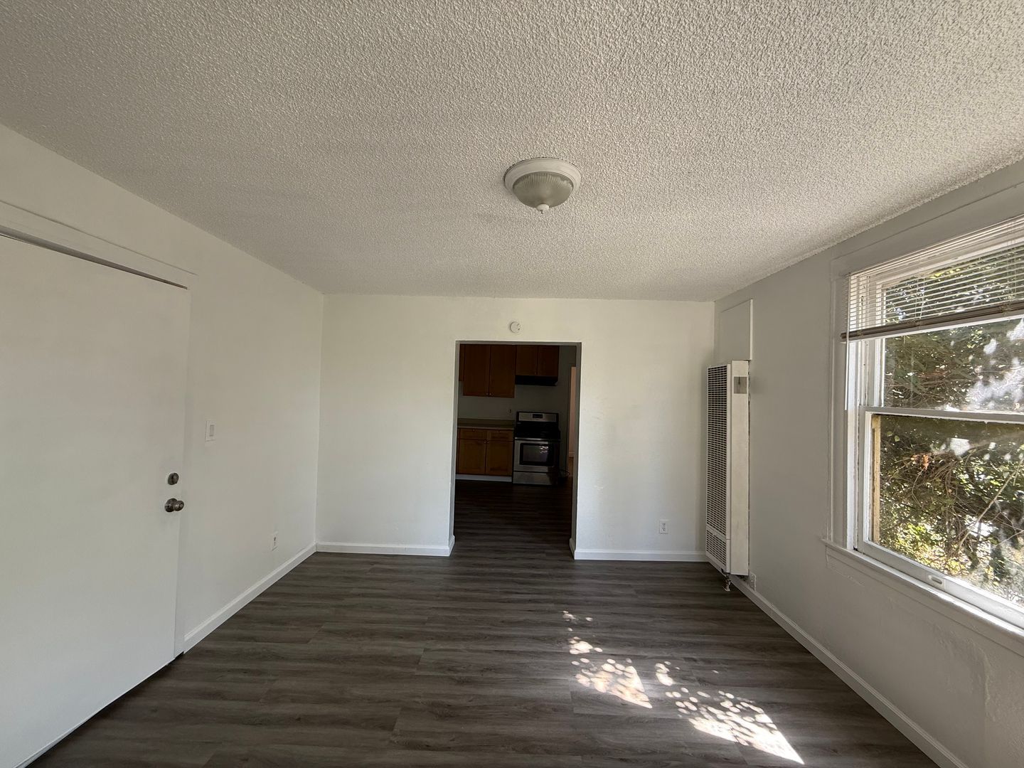327 E Acacia St unit Unit 4 – photo 4