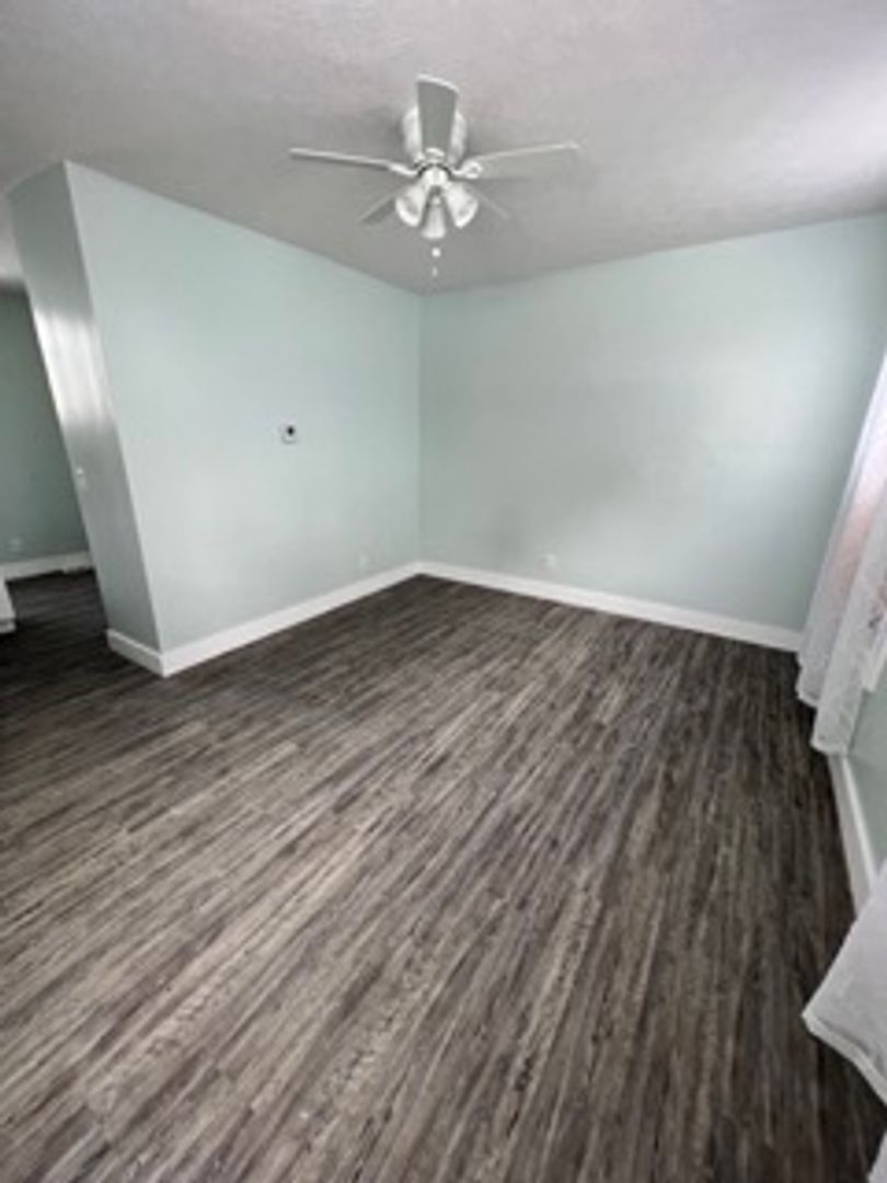 3159 Scranton Rd unit 3161, Down Front – photo 2