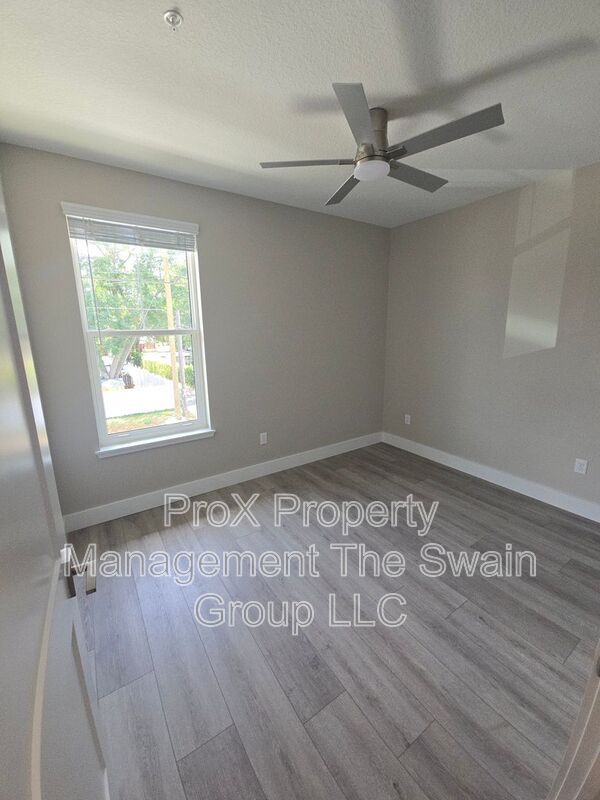 701 Bates Ave SW unit 201 – photo 5
