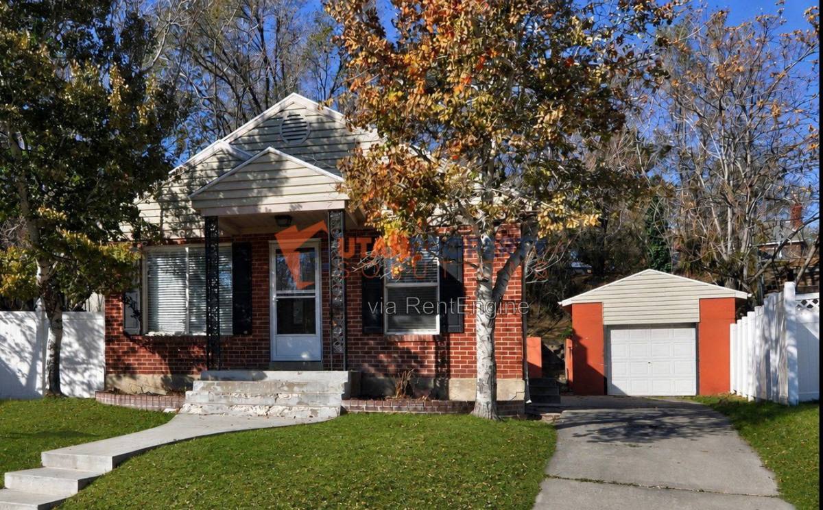 1577 Glen Arbor St – photo 2