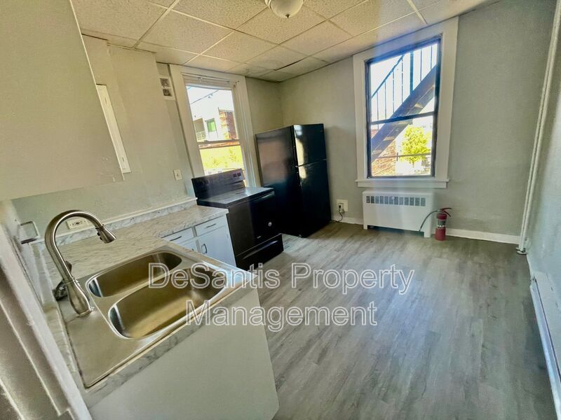 810 Amity St unit 2 – photo 5