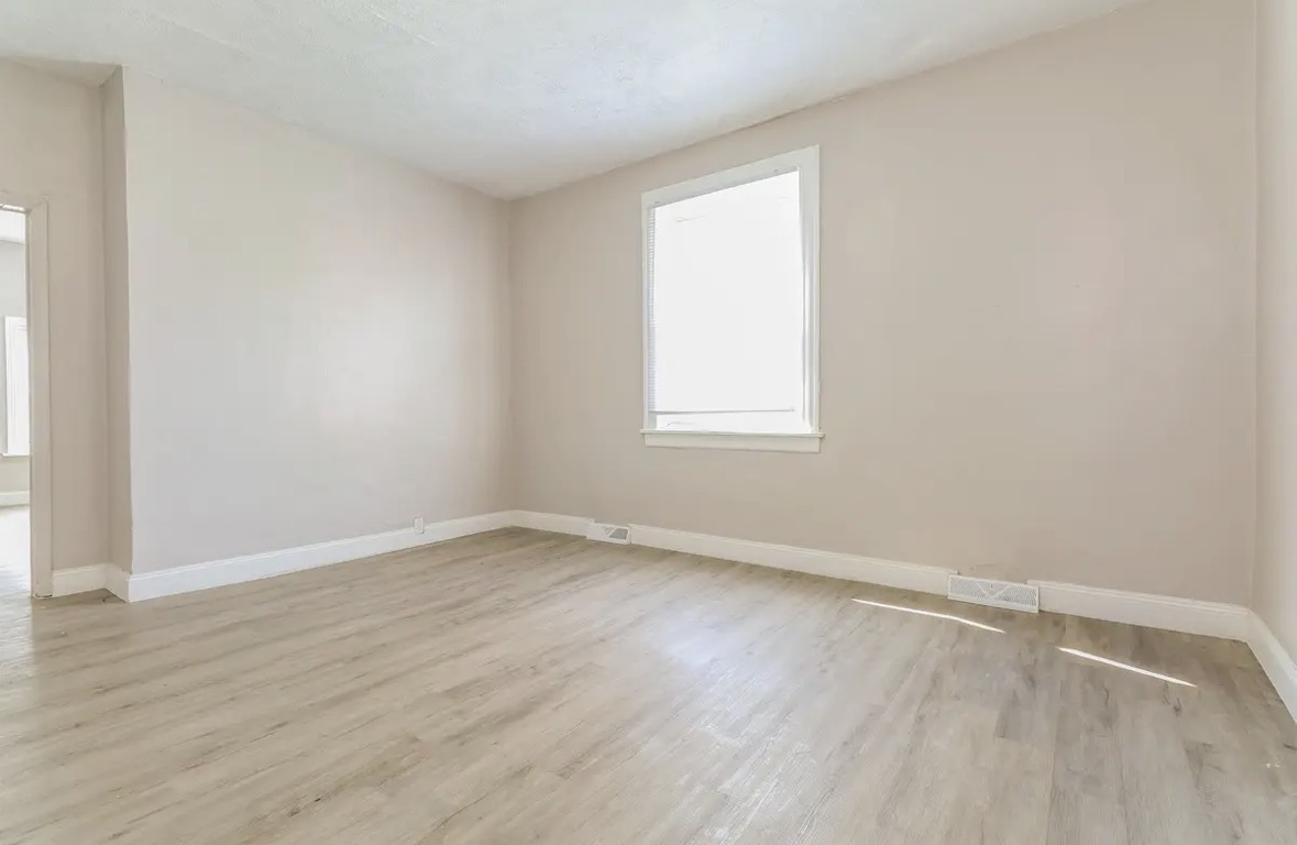 1518 E Pearl Ave – photo 4