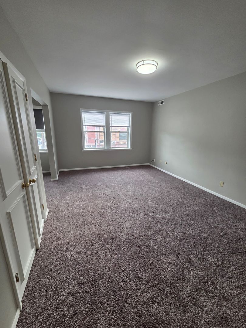 5736 Hobart St – photo 3