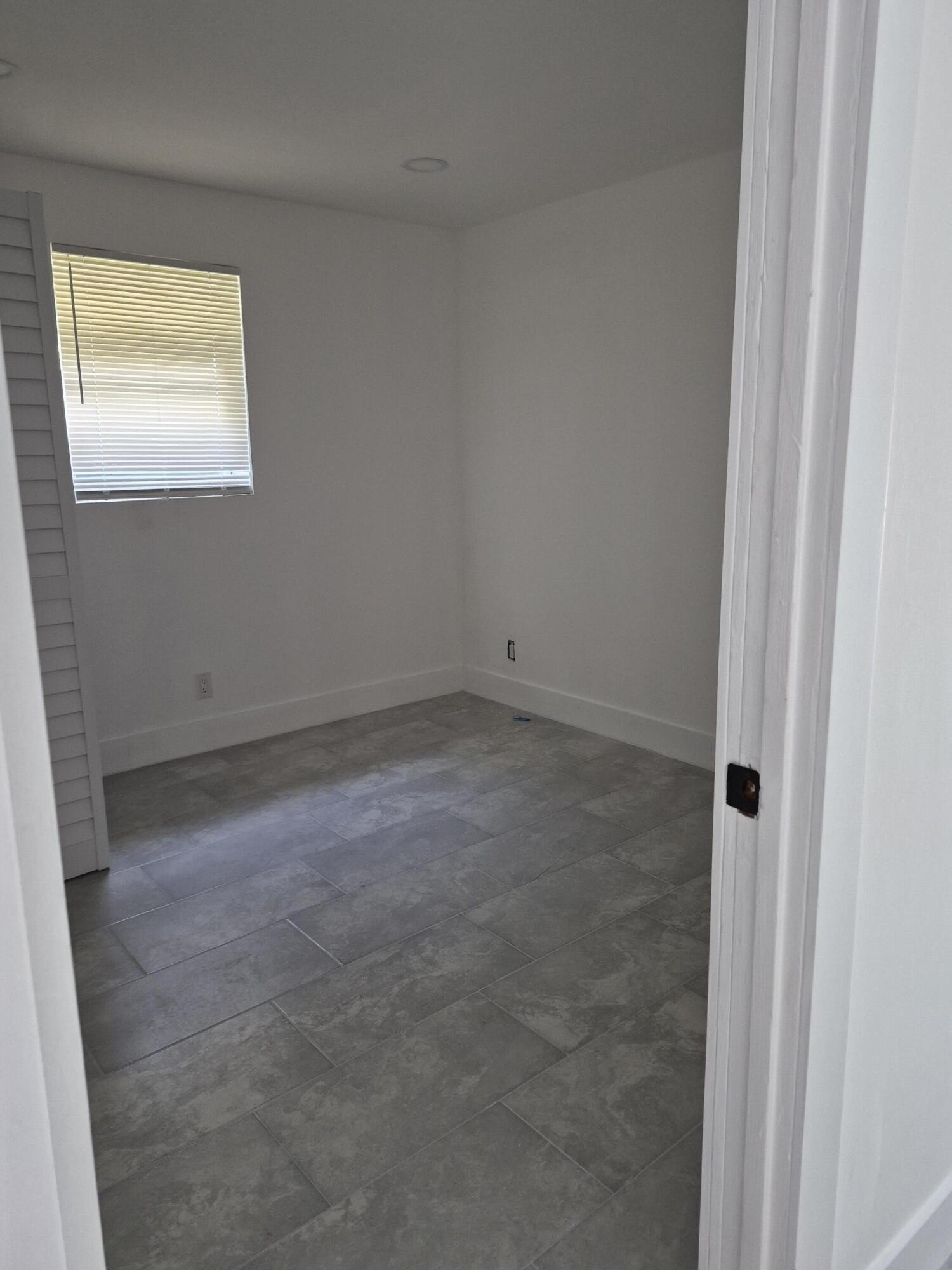 313 SW 1st Terrace – photo 4