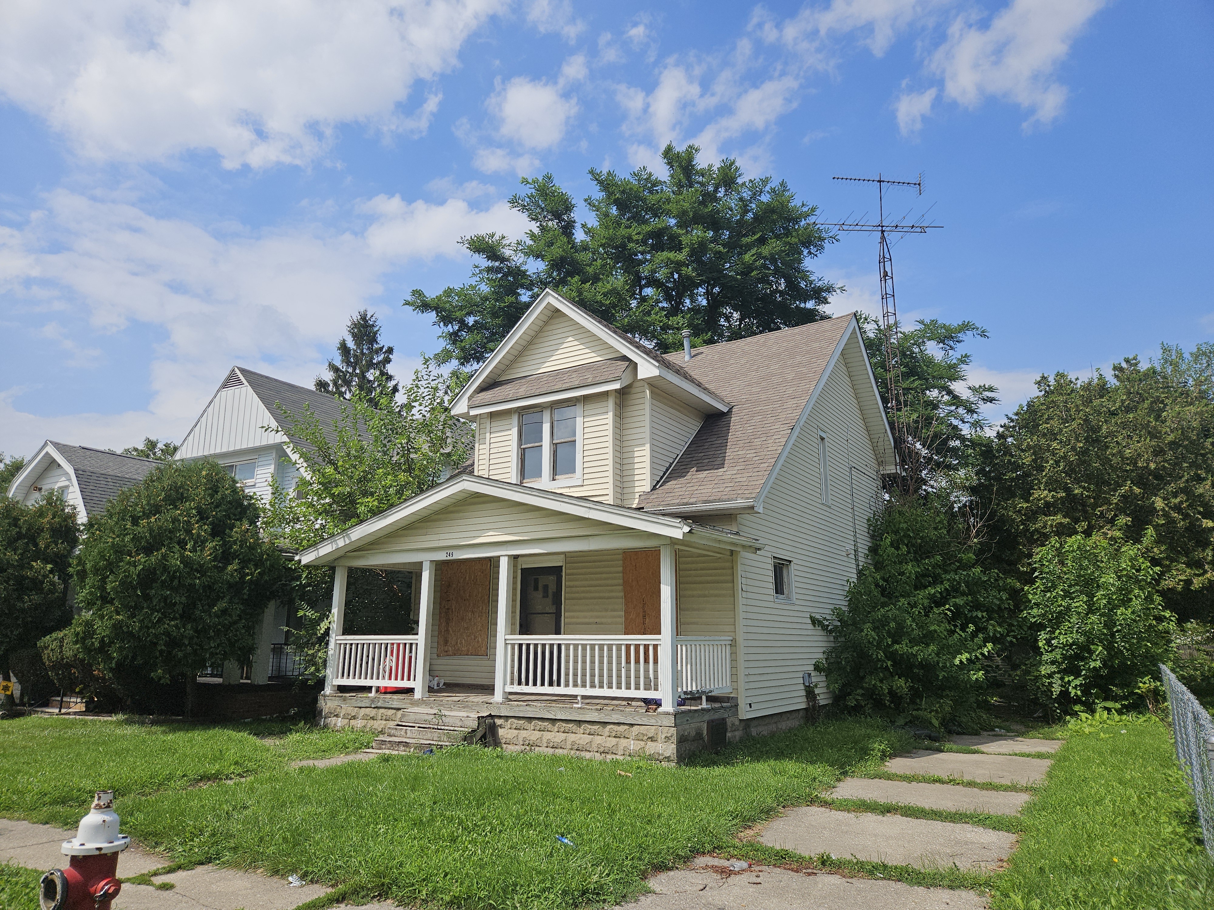 249 E Lake St – photo 2