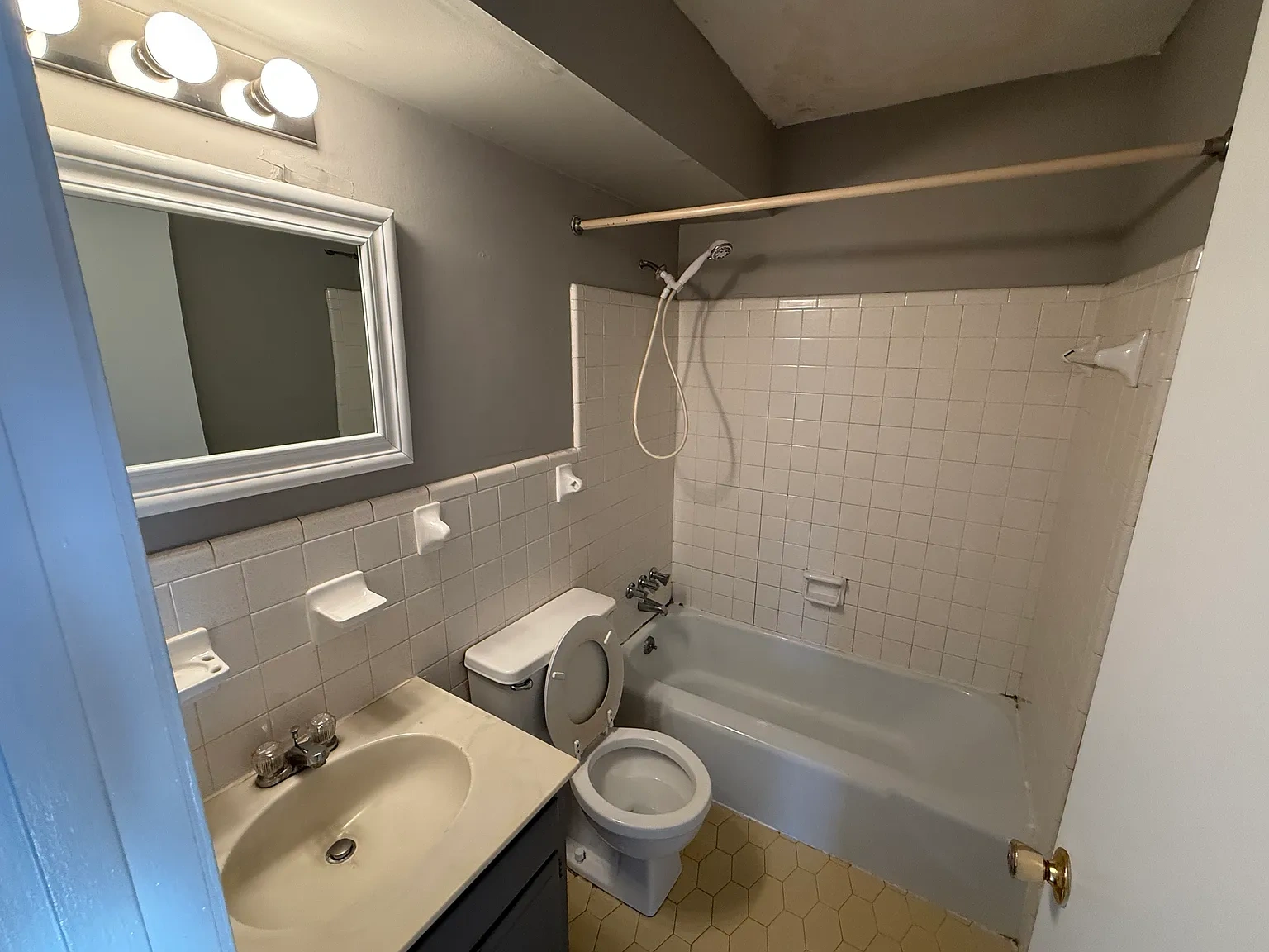 Charlestown House Apartments – photo 4
