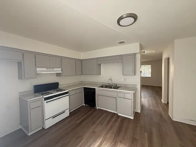 Yucca Apartments – photo 2