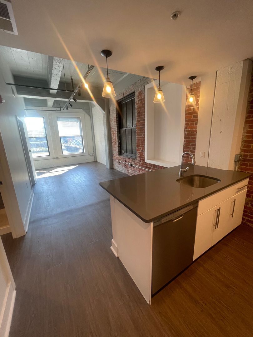 436 First Ave unit 505 – photo 3