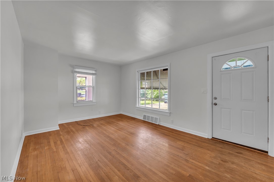 5581 Saxon Dr – photo 4
