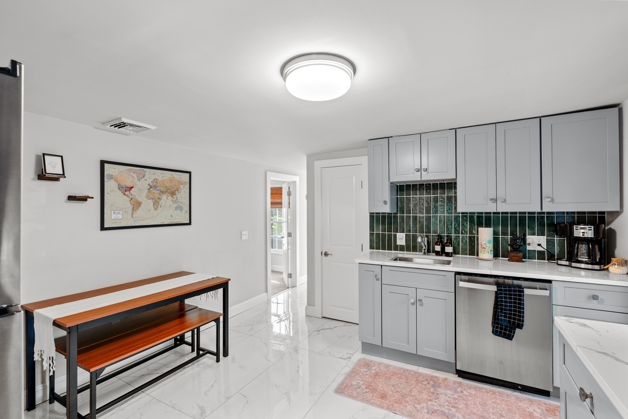 324 Washington St – photo 4