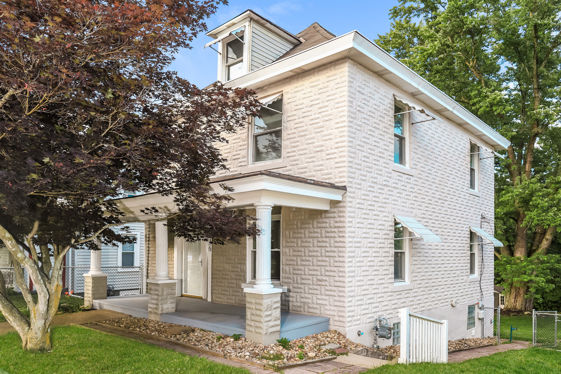 236 Grace Ave – photo 1
