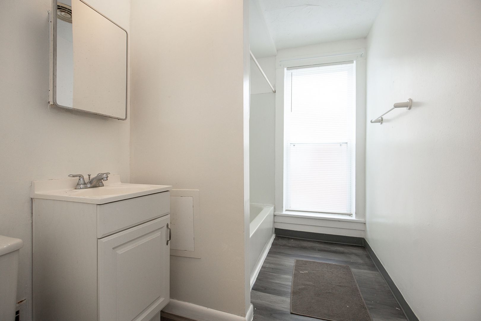 1432 W 110th St unit 1432 W110th Up – photo 4