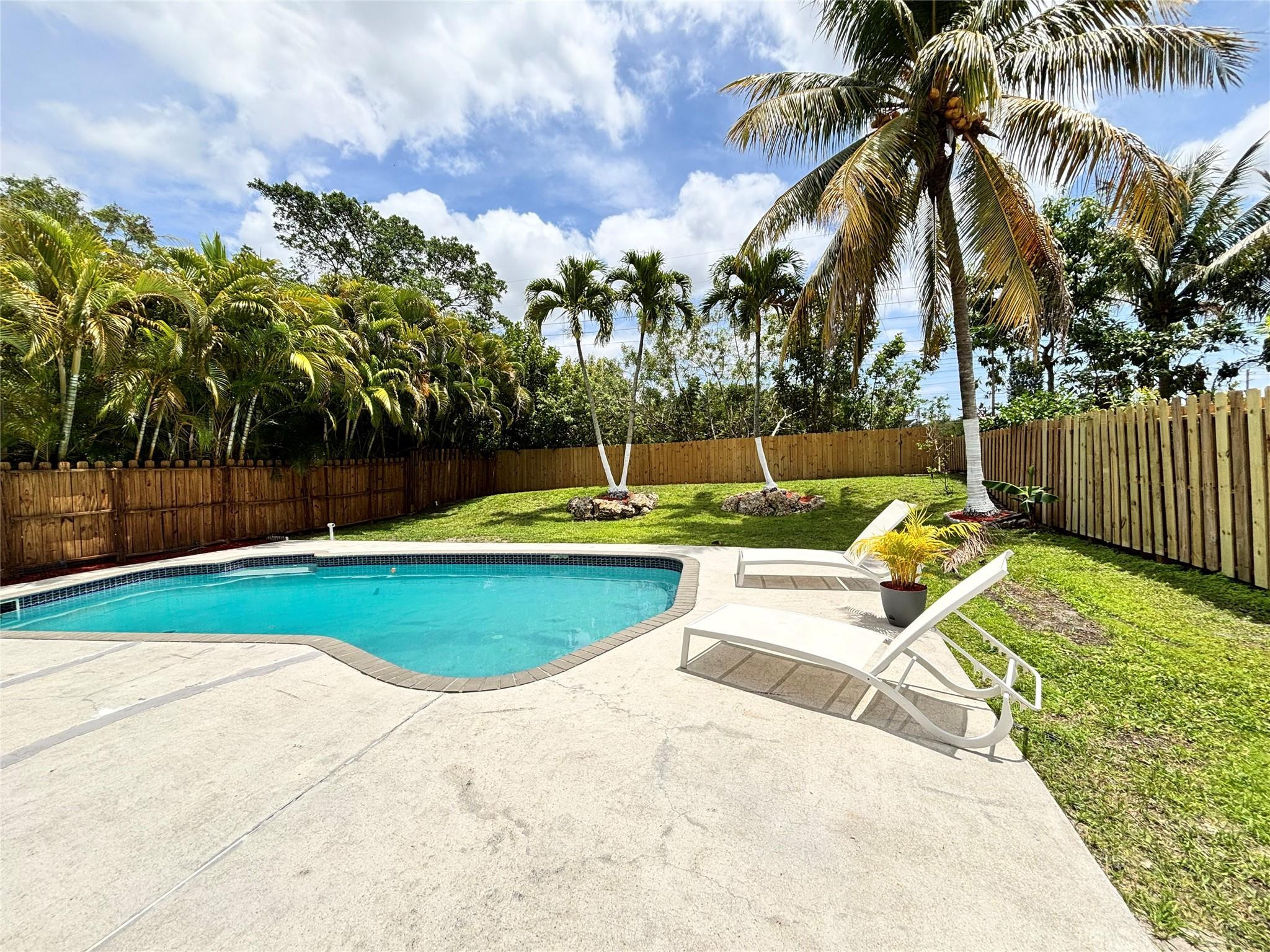 2990 NW 68th Ave – photo 3