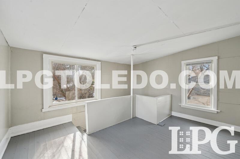 340 E Lake St – photo 3