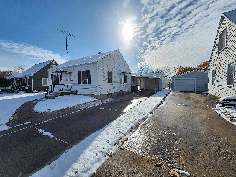 229 New St – photo 1
