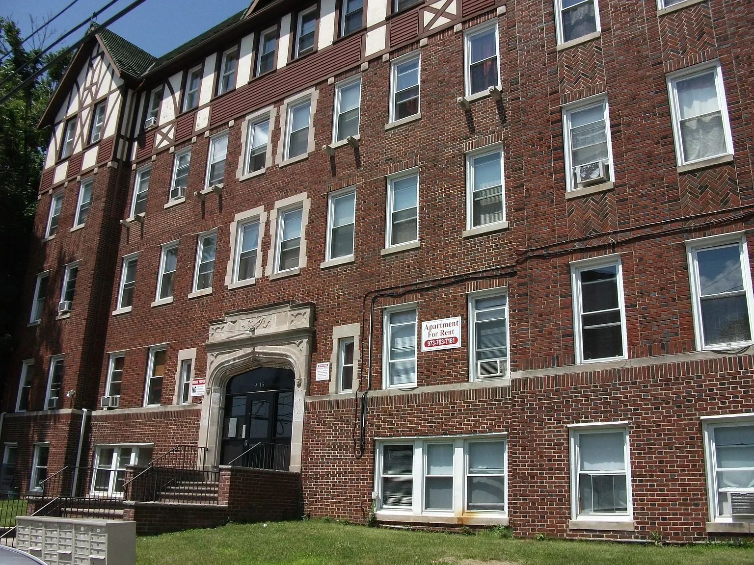 9-15 Chapman Place – photo 2