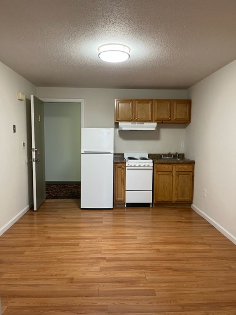 145 Whiting St unit Apt. 4 – photo 1