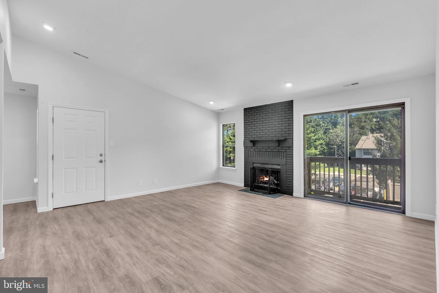 454 Durham Ct – photo 2