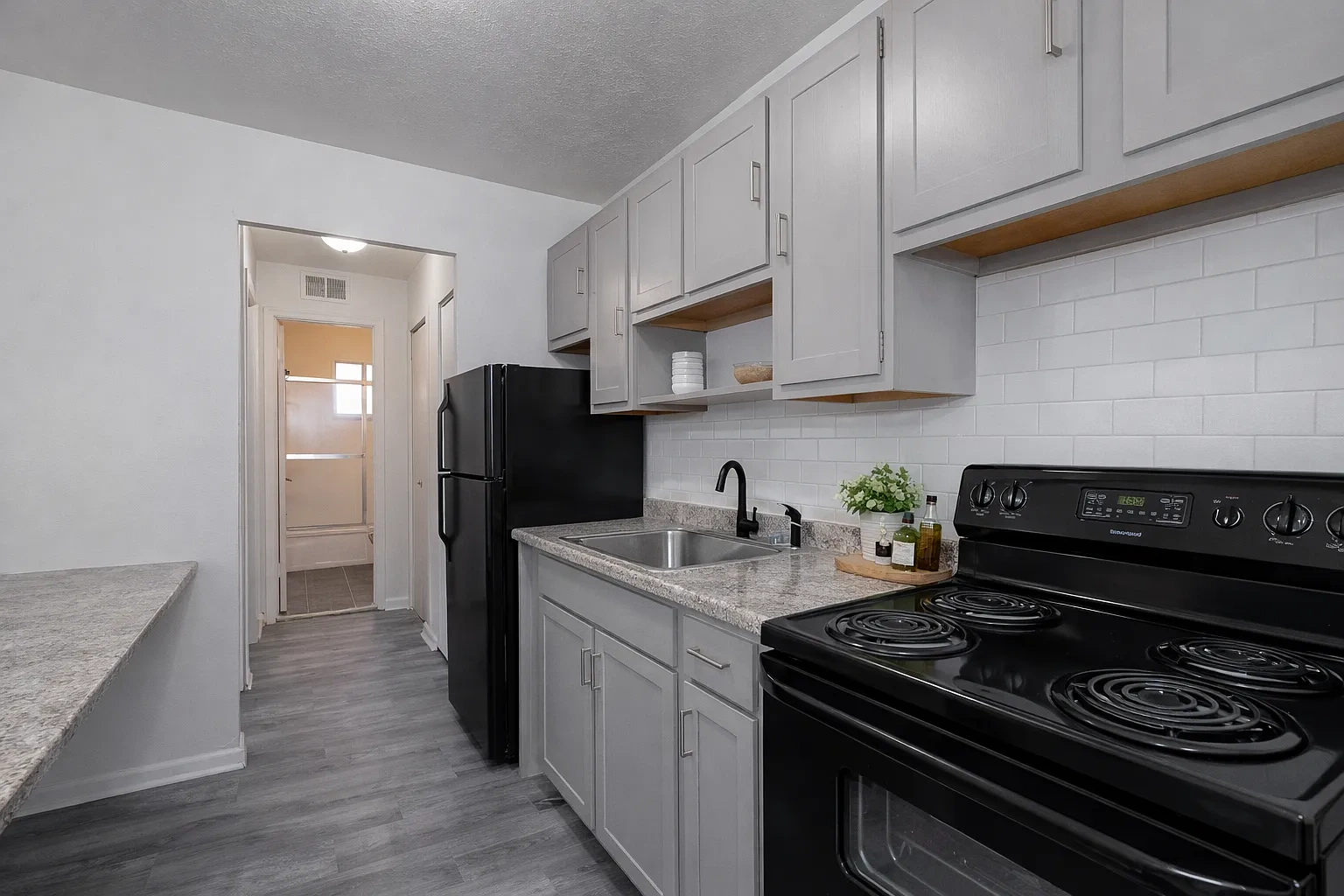 Water's Edge Apartments – photo 3