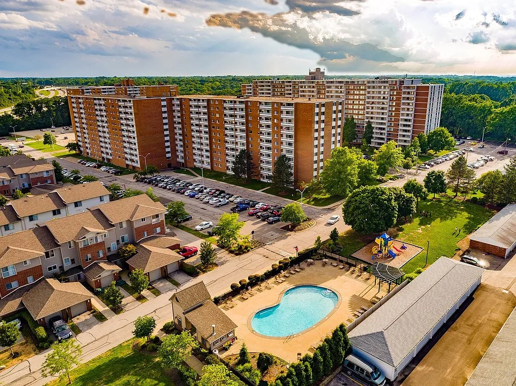 Pine Ridge Apartments – photo 2