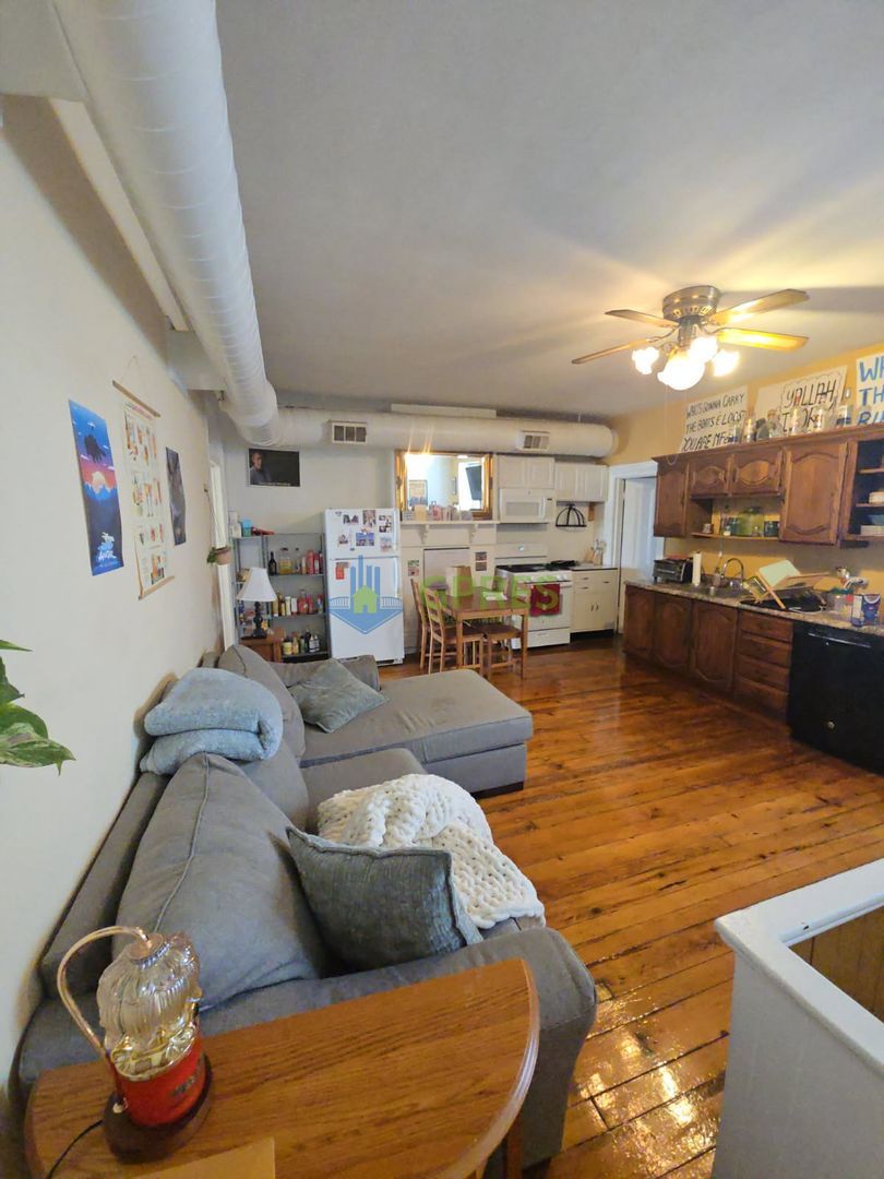 100 S 13th St unit 3rd Flr. – photo 3
