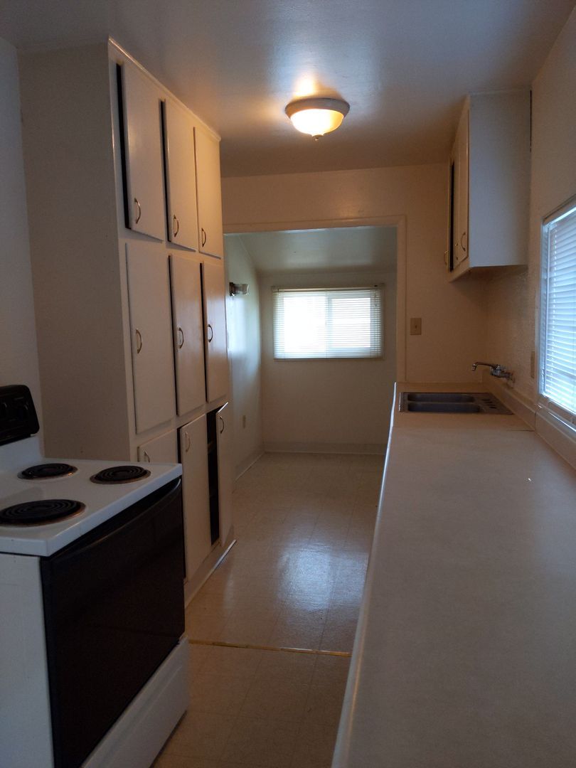 330 Howard Ave unit 1/2 – photo 5