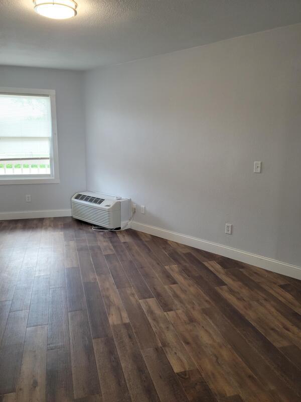 205 Oskaloosa St unit 207 – photo 4