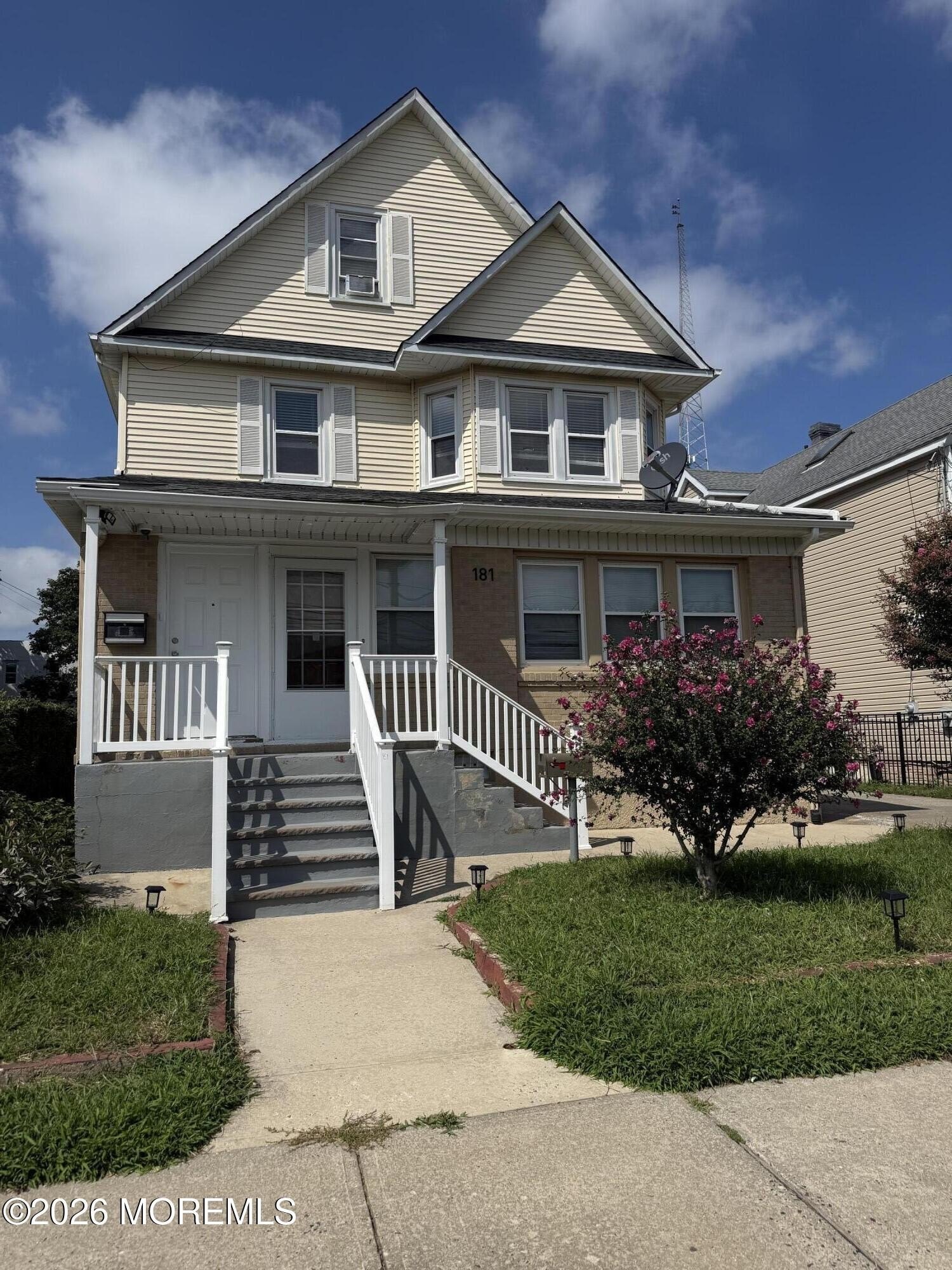 181 Garfield Ave – photo 1