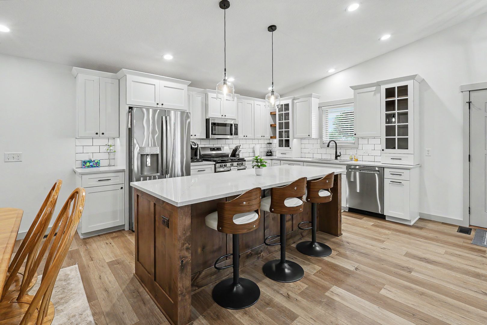 1009 E 6th St – photo 3