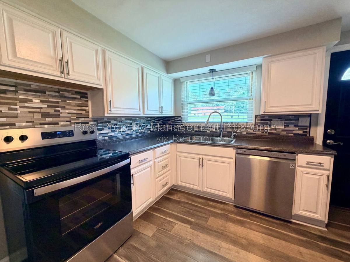 7802 Noblestown Rd – photo 5