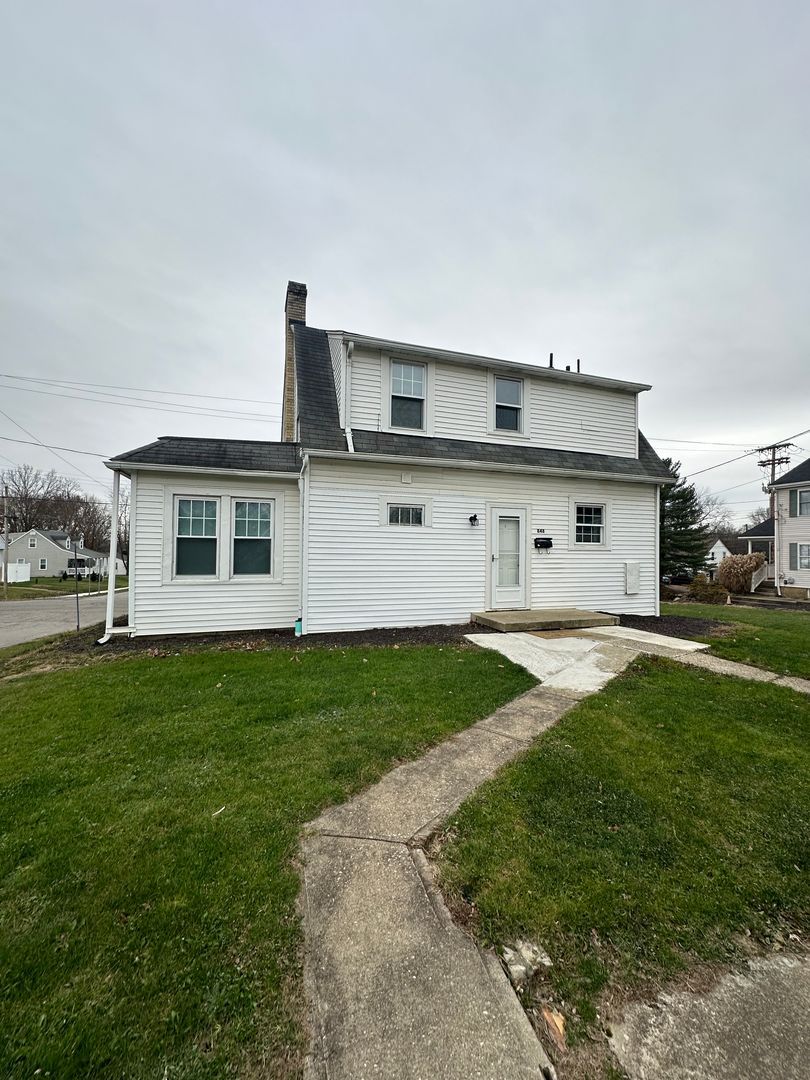 848 E University St – photo 3