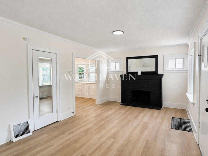 1203 N Main St – photo 3