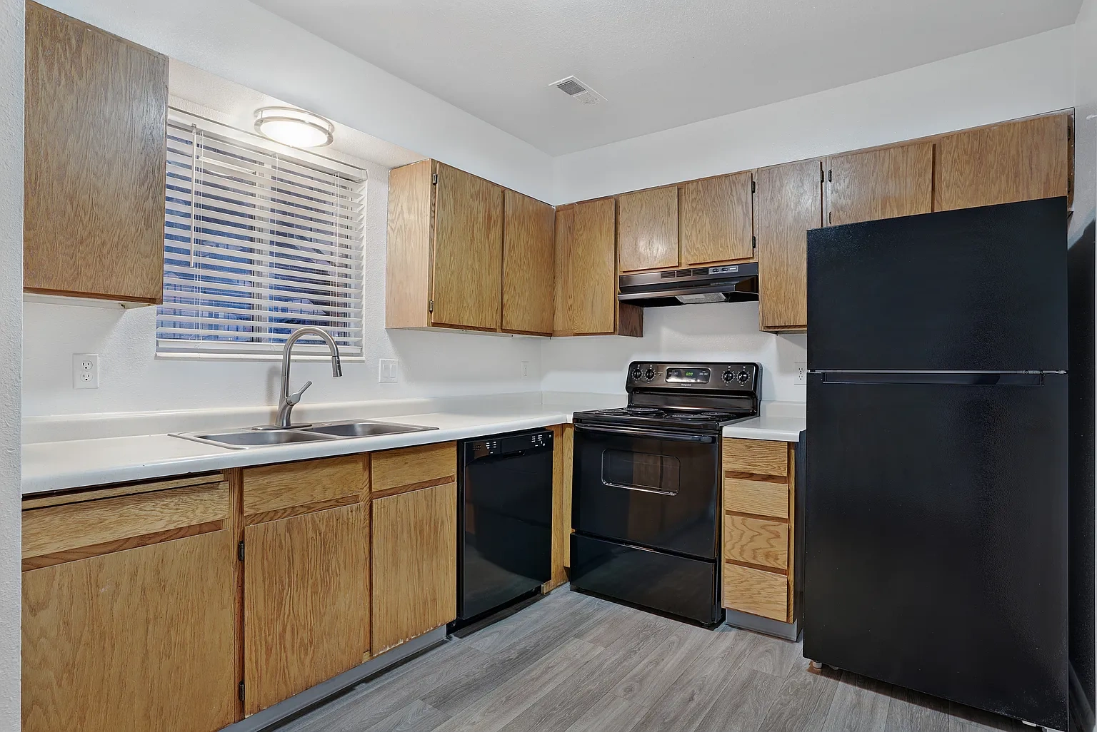 Woodlawn Apartment Homes – photo 2