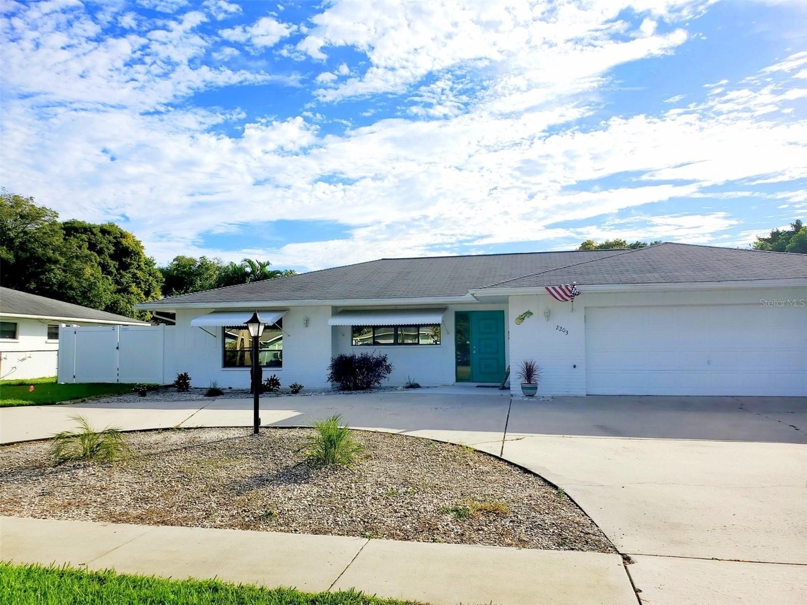 2203 43rd St W – photo 1