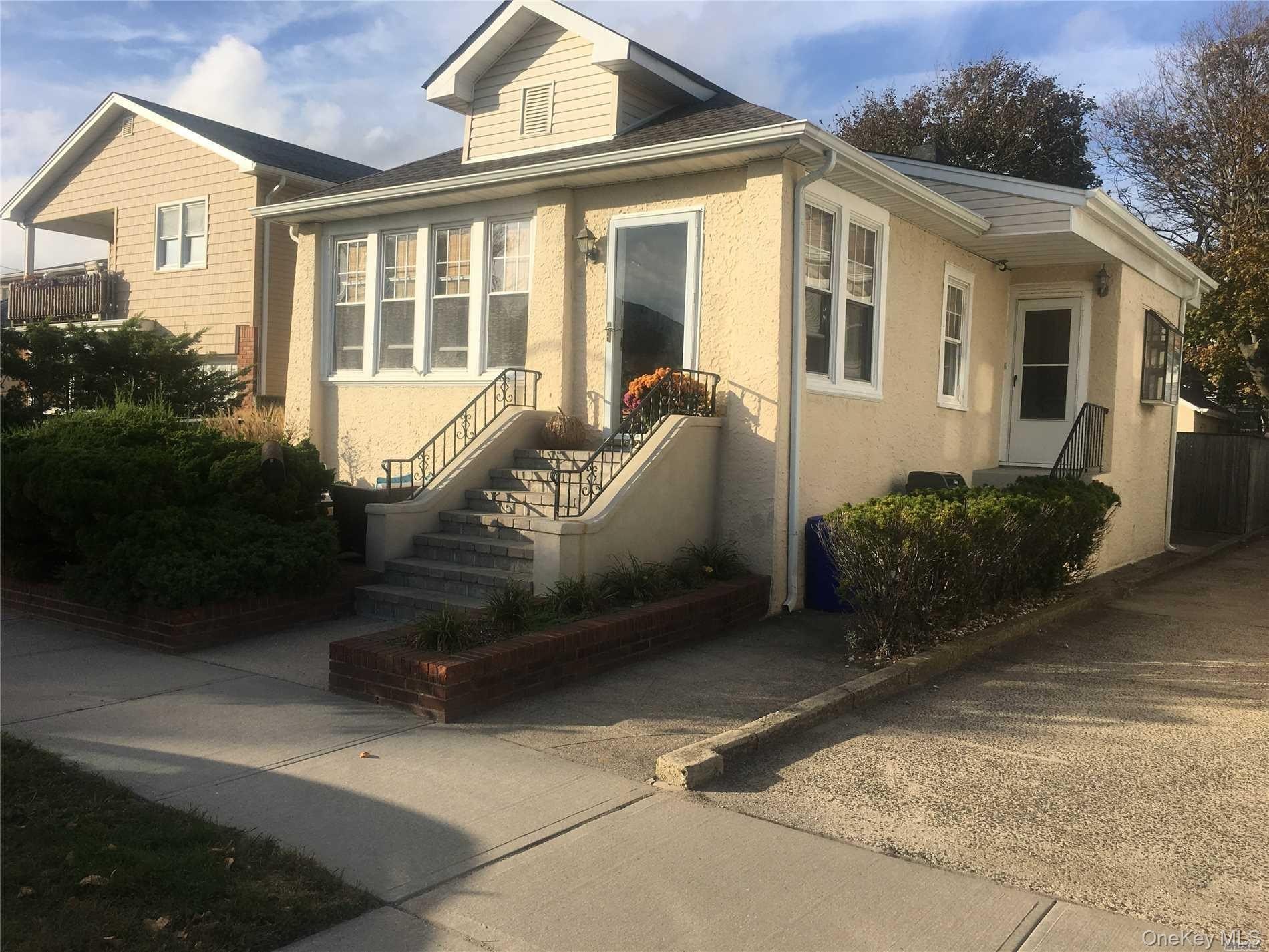 517 E Market St – photo 1