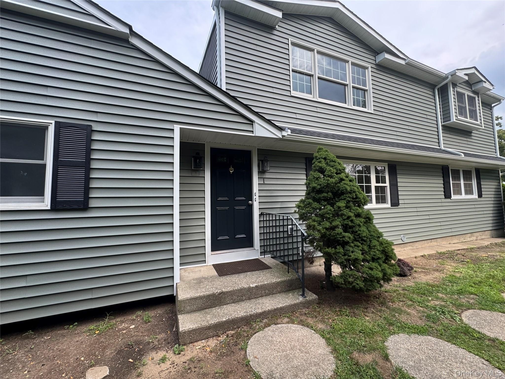 200 Sutton Landing Ct, Commack – photo 5