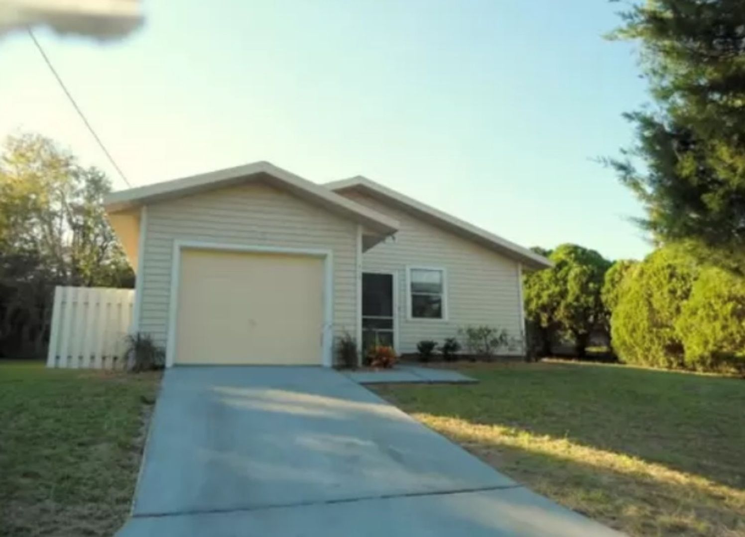 415 W Circlewood St – photo 1