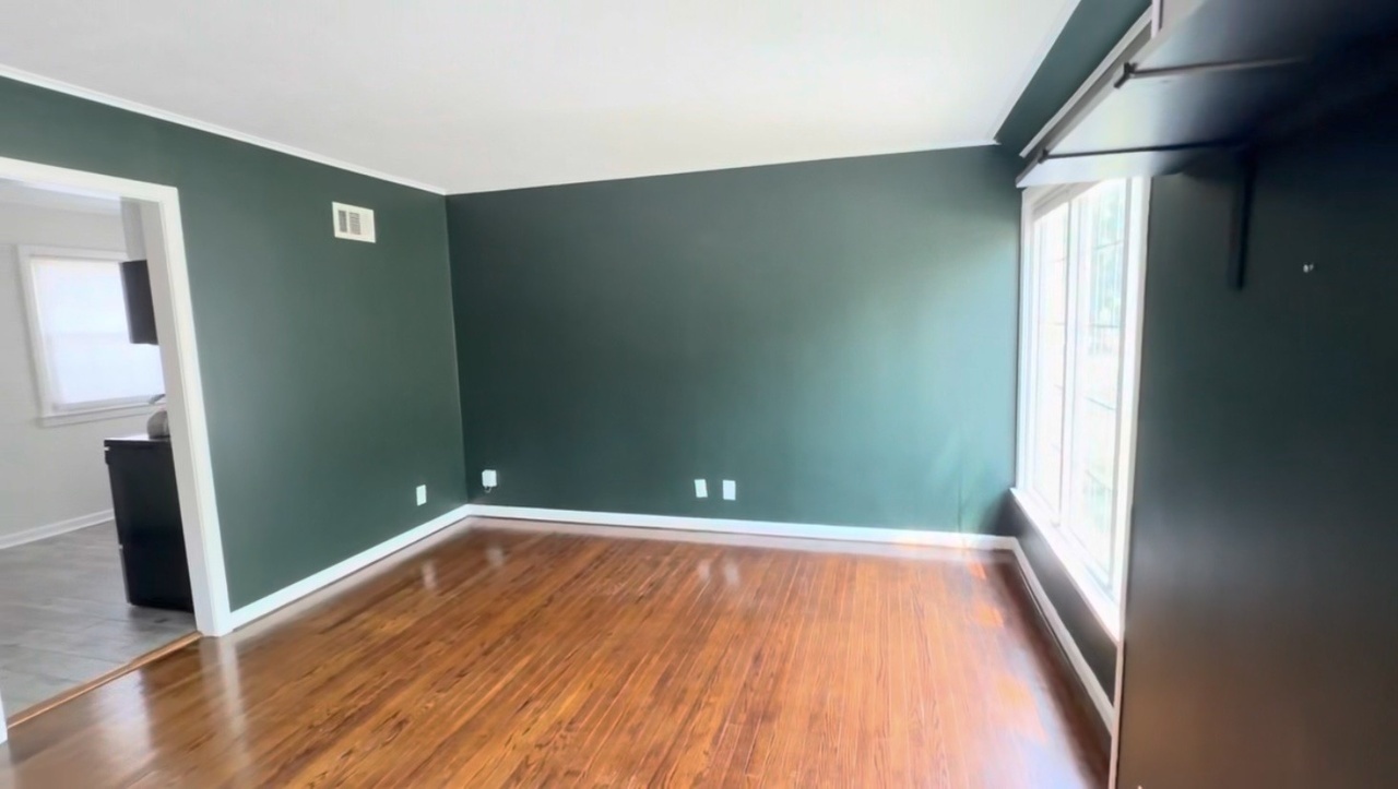 2331 Rowland Ave – photo 5