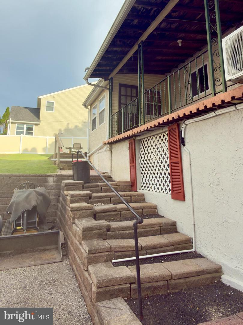 422 W 6th Ave – photo 5