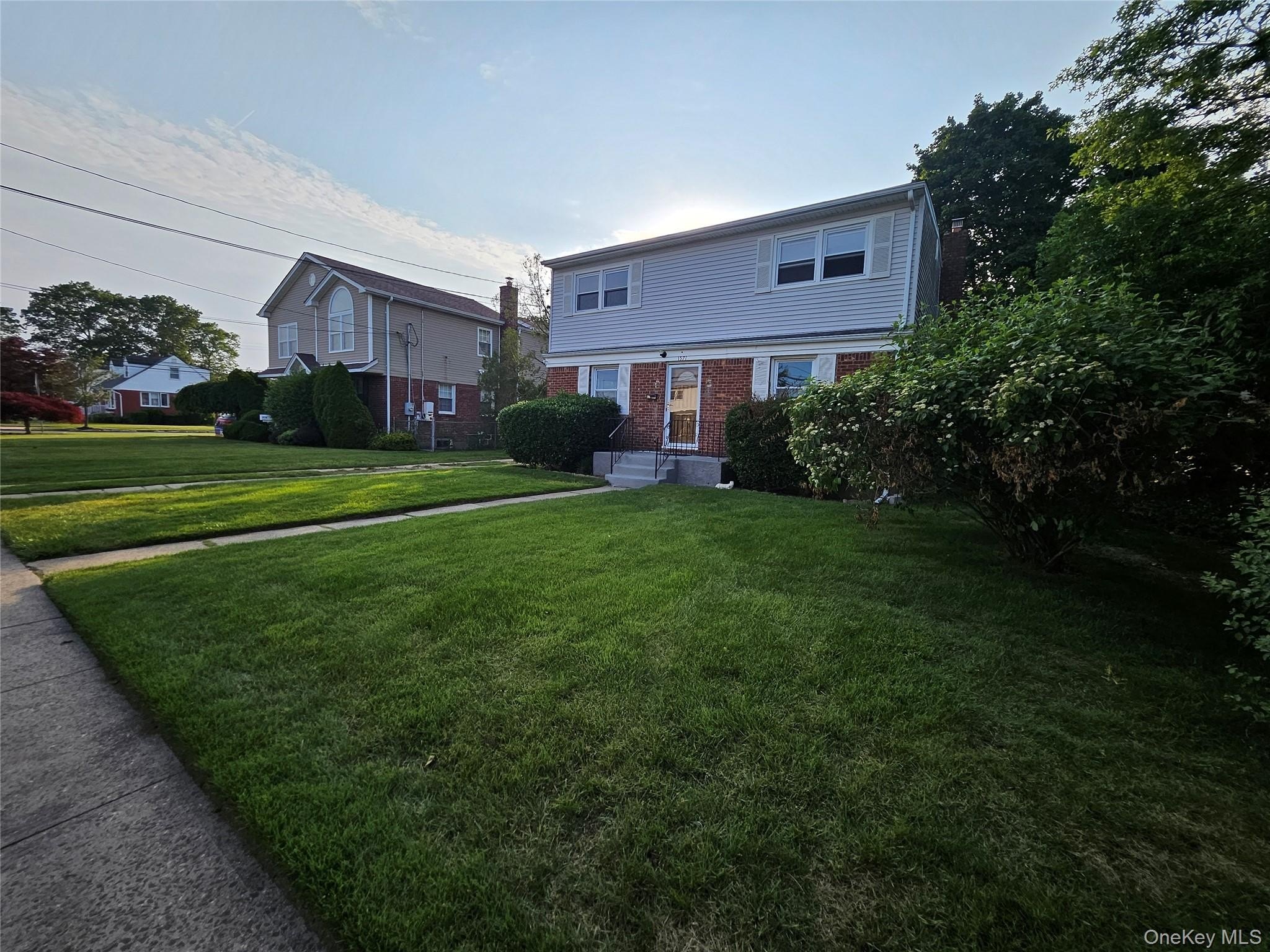 1571 Powers Ave – photo 3