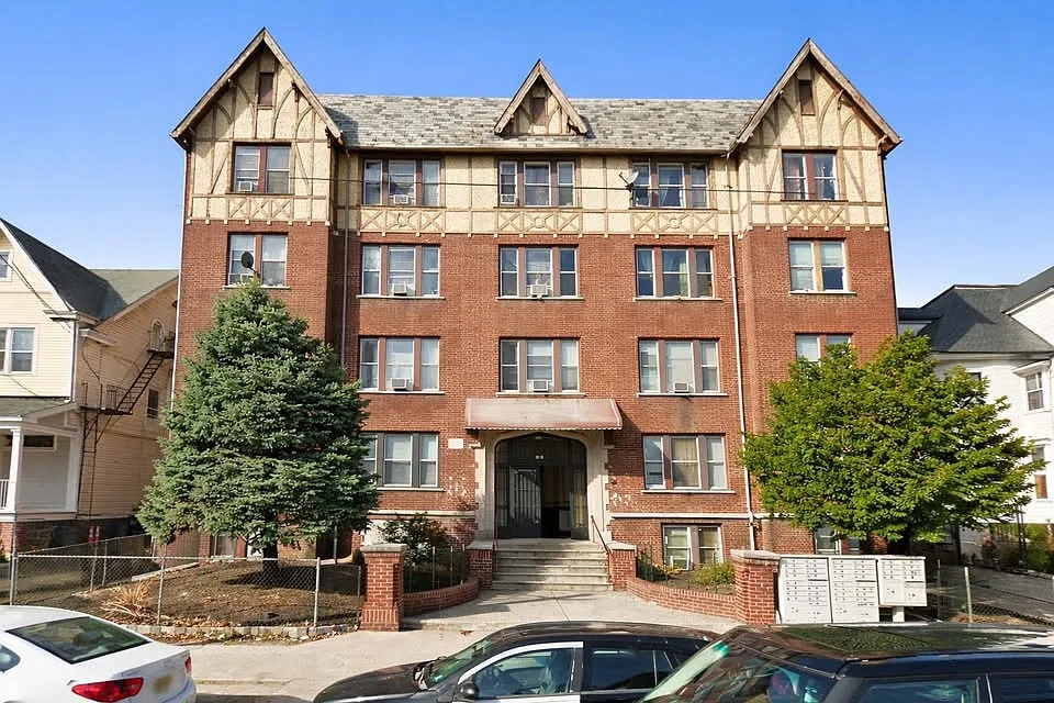 61 Cleveland St – photo 2