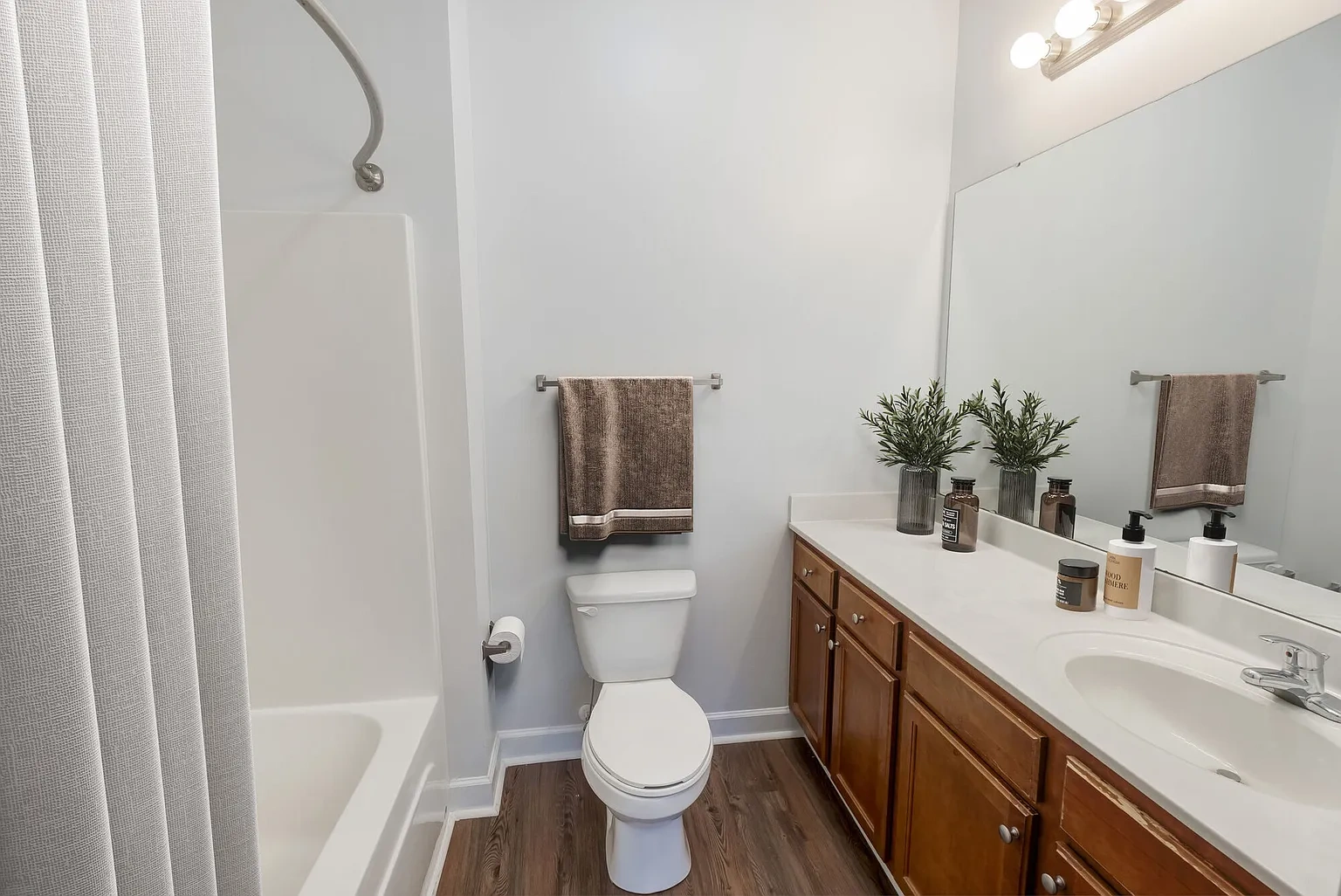 Crystal Lakes and Kingsley Apartments & Townhomes – photo 1